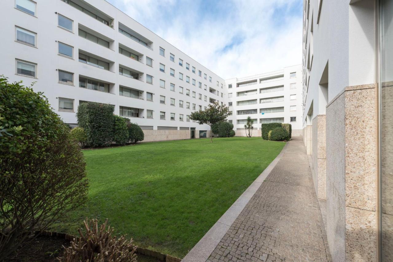 Lovelystay - Oporto Beach Apartment With 2 Free Parking Spots Matosinhos  Exterior foto